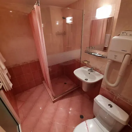 Veris Hotel 3*