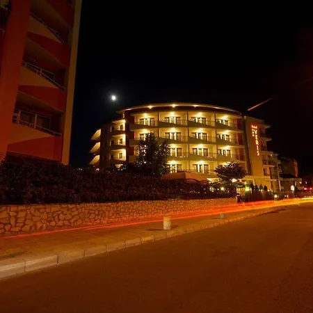 Veris Hotel